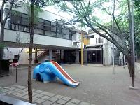 敬老館のすぐ隣は幼稚園の庭です
