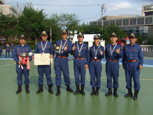 2009年消防団「ポンプ操法大会」第３位! 右から三番目が私です