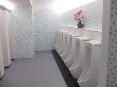 12 水玉男子トイレ