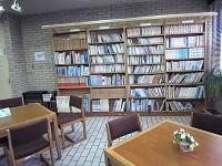 図書資料室の書棚です